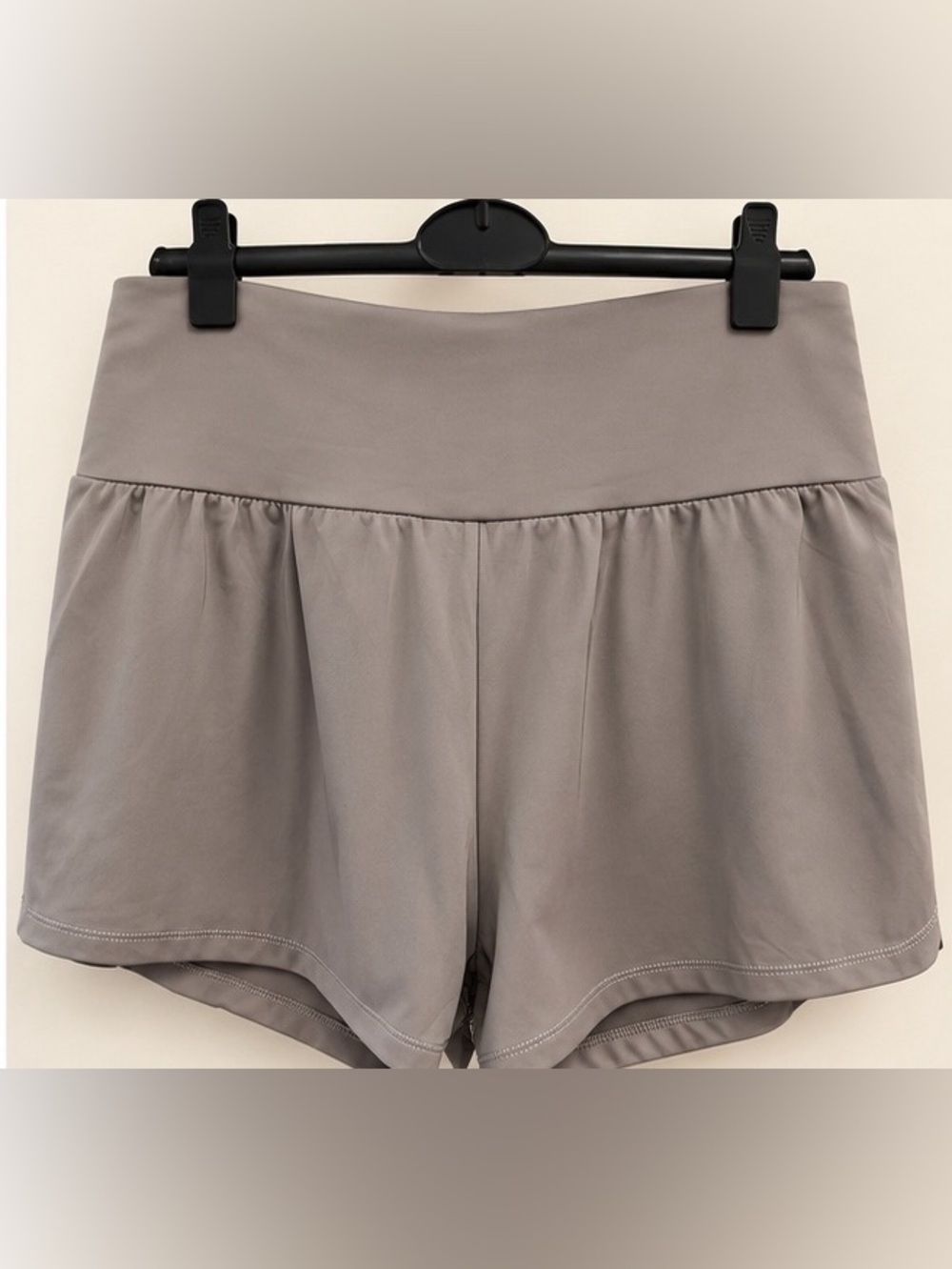 HALARA Athletic Shorts - Gray Taupe